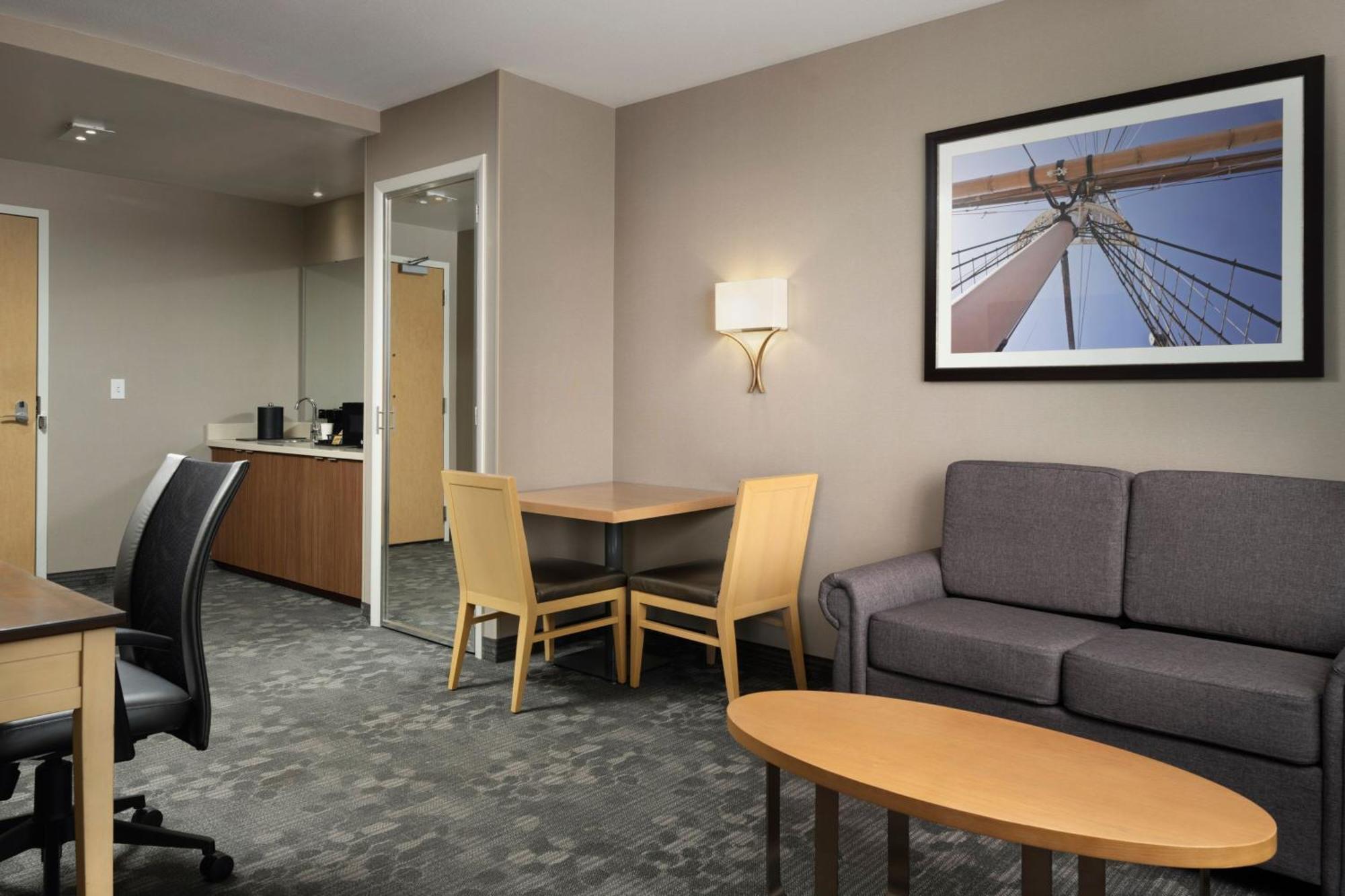 คอร์ตยาร์ด อีรี เบย์ฟรอนต์ Hotel ภายนอก รูปภาพ
