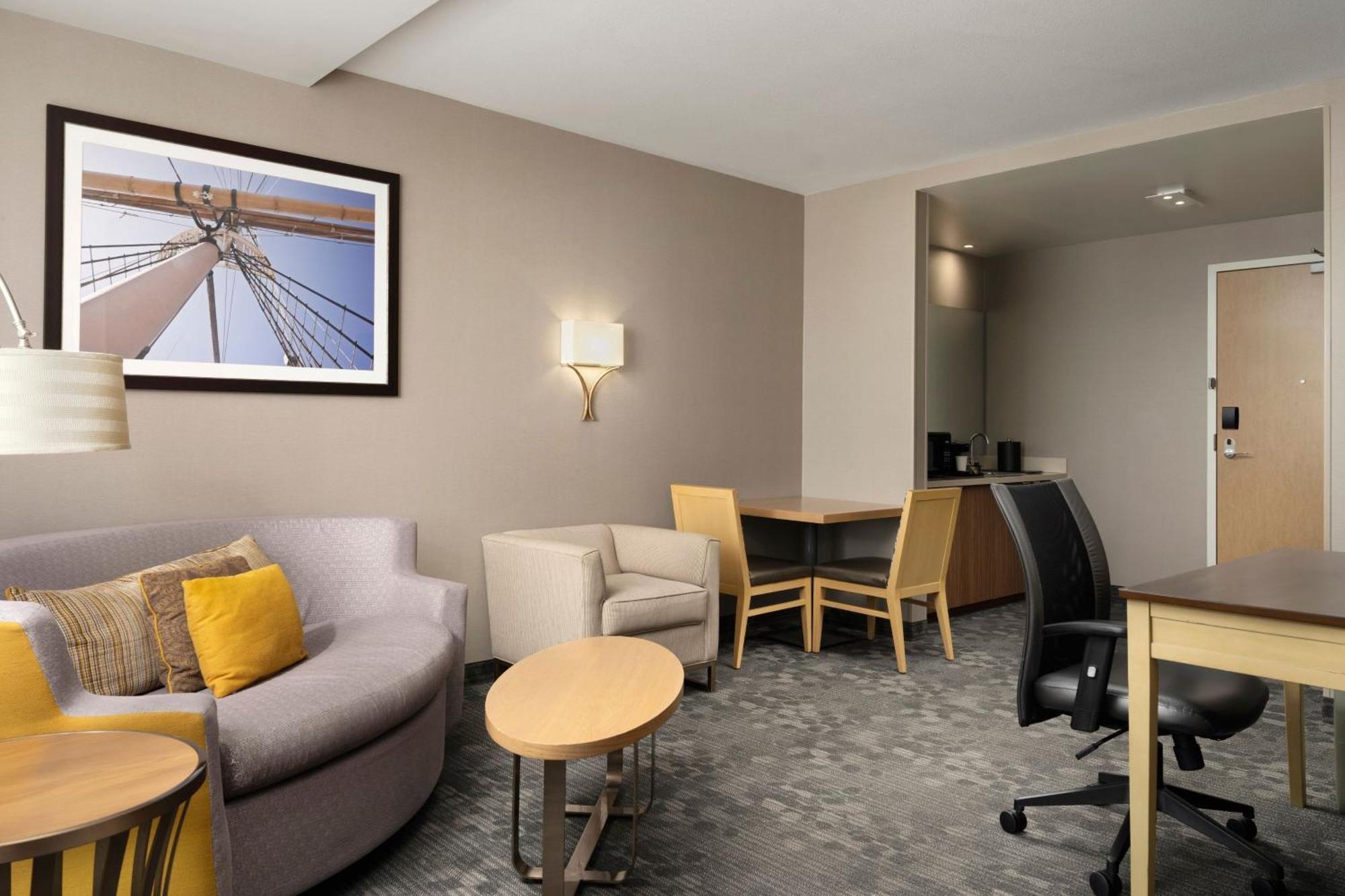 คอร์ตยาร์ด อีรี เบย์ฟรอนต์ Hotel ภายนอก รูปภาพ