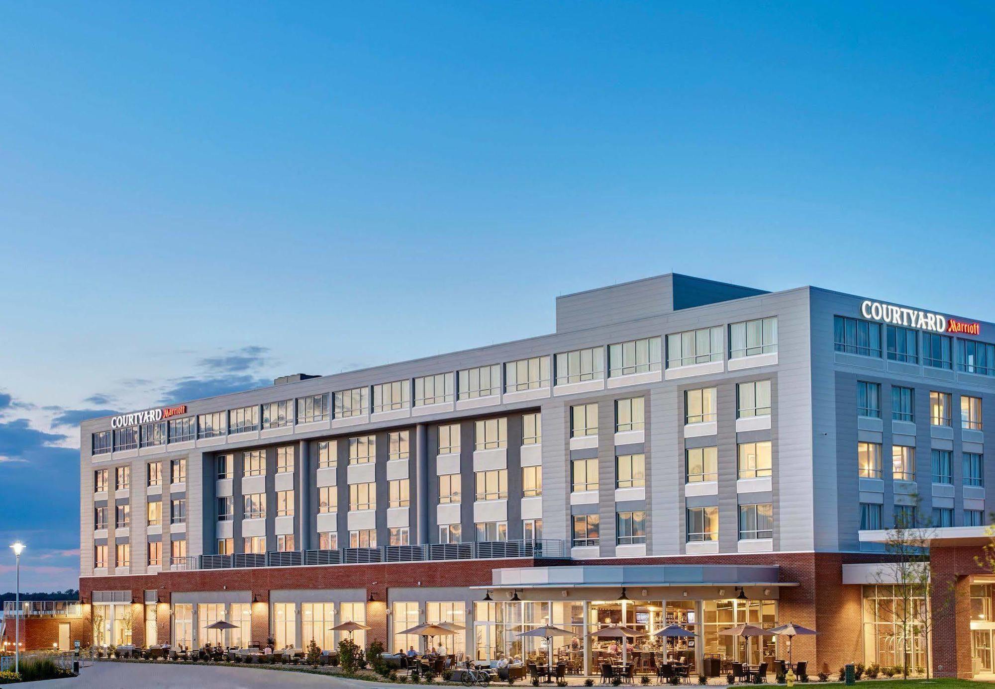 คอร์ตยาร์ด อีรี เบย์ฟรอนต์ Hotel ภายนอก รูปภาพ