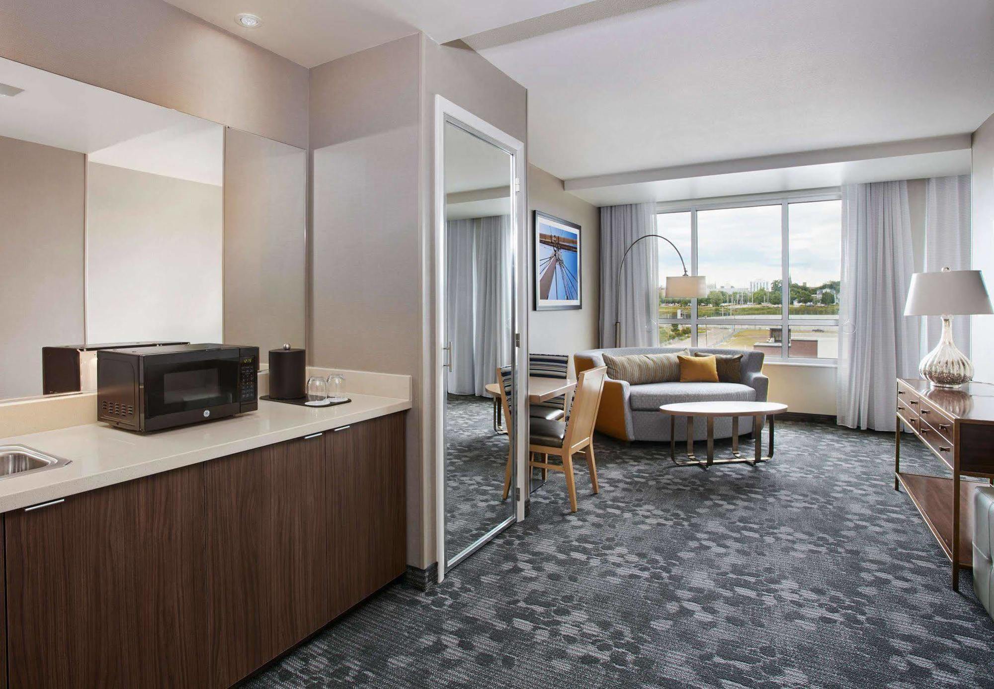 คอร์ตยาร์ด อีรี เบย์ฟรอนต์ Hotel ภายนอก รูปภาพ